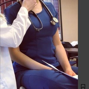 JAANUU SCRUBS NAVY BLUE TOP AND BOTTOM! 💙